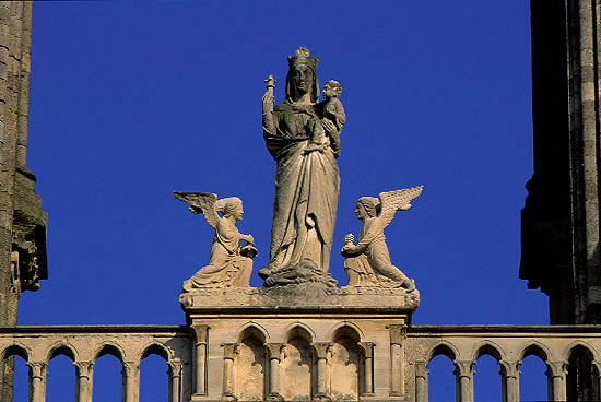 The western facade introduced many features adopted in Notre-Dame de Paris.