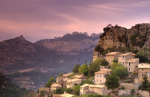 La Roque-Alric and les Dentelles du Montmirail, Vaucluse.