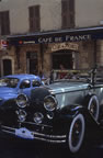 A 1920s Chevrolet roadster dwarfs a Renault 4CV in Vallauris. (67kb)