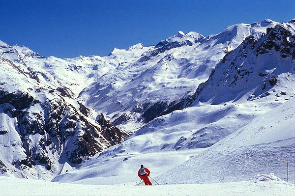 Setting off above la Daille, Val d'Isre.