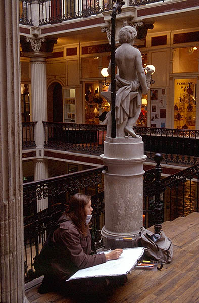 Art student sketching in Nantes.